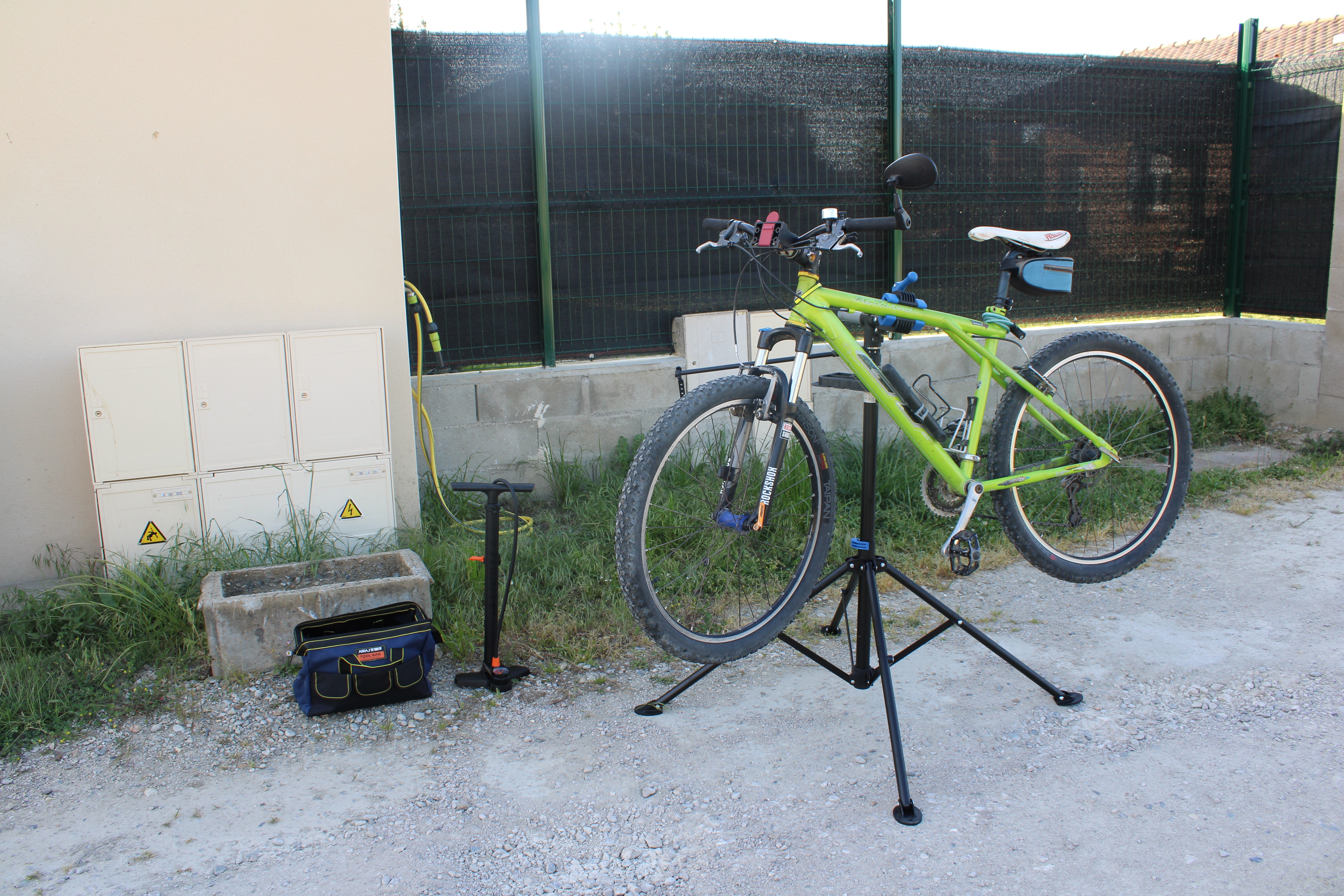 Kit d'entretien et outillage vélo mis à disposition